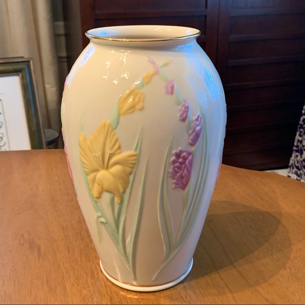 Hand Painted Floral Spring Vase - Picture 4 of 7
